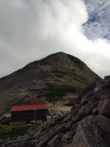 笠ヶ岳山荘と笠ヶ岳