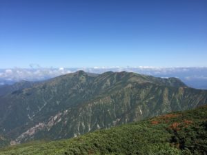 大日岳山頂から北股岳を望む